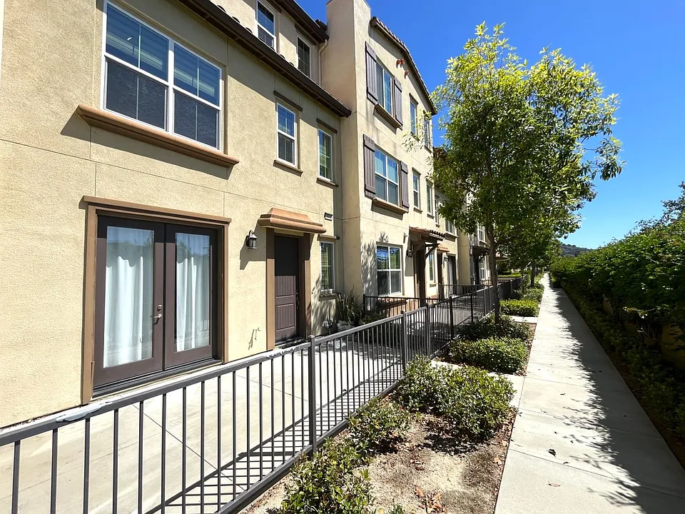3105 Marigold Cir
