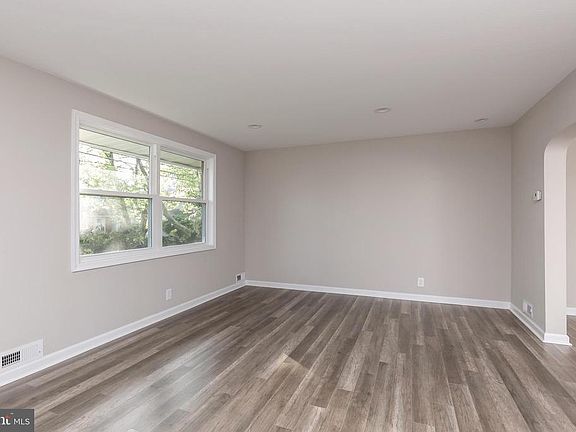 5th image of 1750 44th St