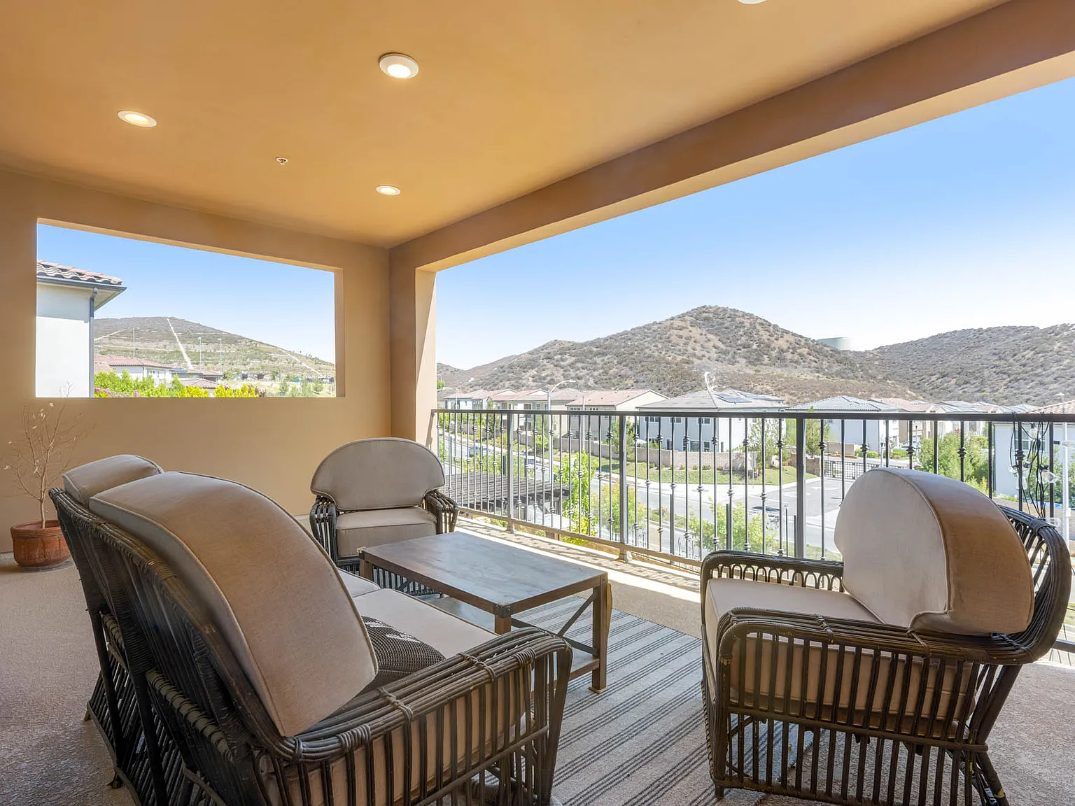 5 bed, 3089 sqft, $10,000 — Photo 3
