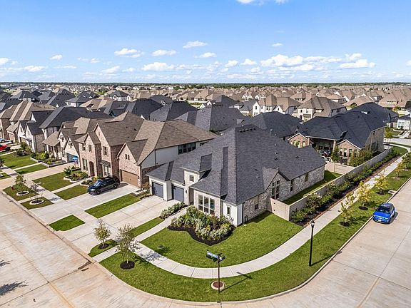 2nd image of 5008 Blooming Hibiscus Ln
