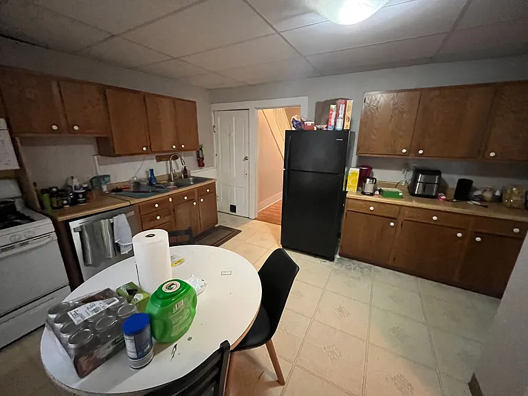 414 E Marshall St — Photo 12