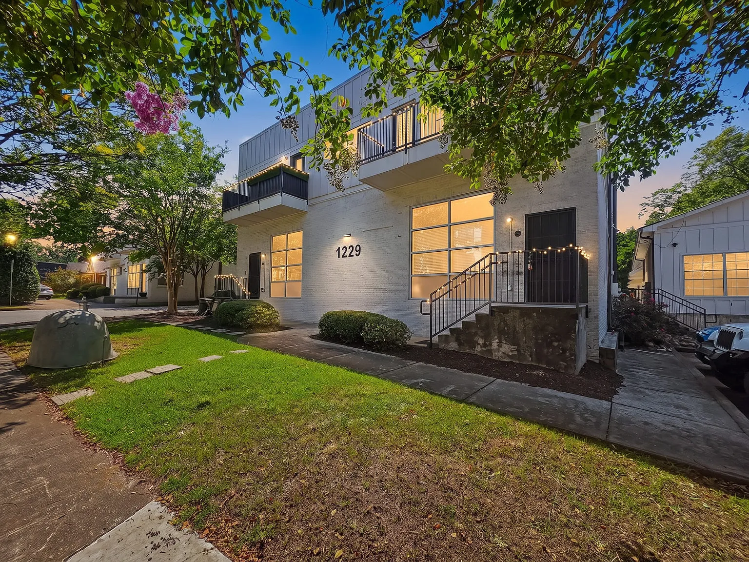 2 bed, 2.5 bath, 1200 sqft, $2,050 — Photo 2