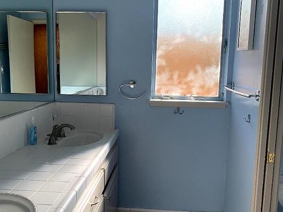 4th image of 4828 Crestwood Way