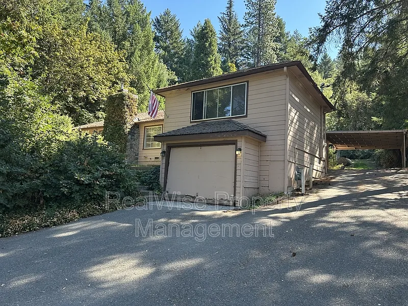 7701 Rogue River Hwy photo 1
