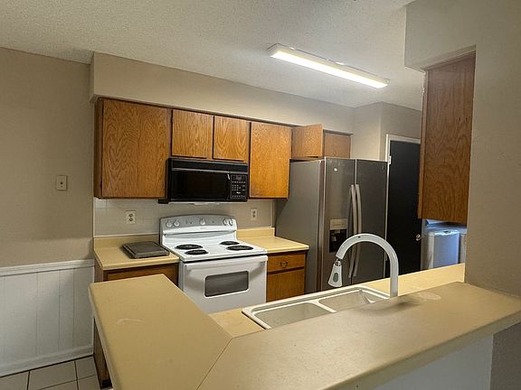 5th image of 11606 Castle Rock Ct #B