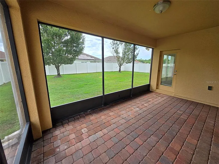 2246 Waukegan Dr — Photo 32