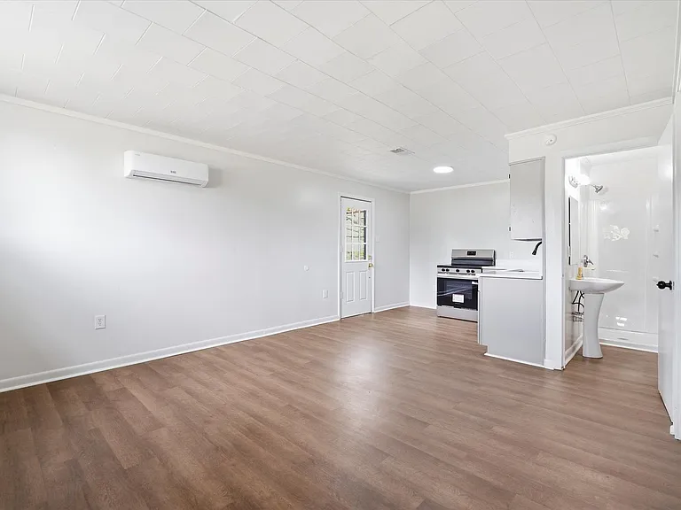 924 W Huntington Ave — Photo 10