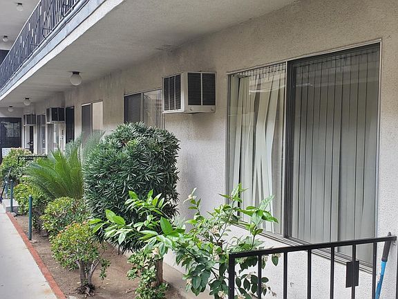 4th image of 343 Riverdale Dr #3