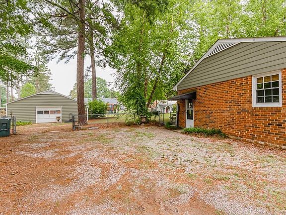 3rd image of 9136 Ventnor Cres