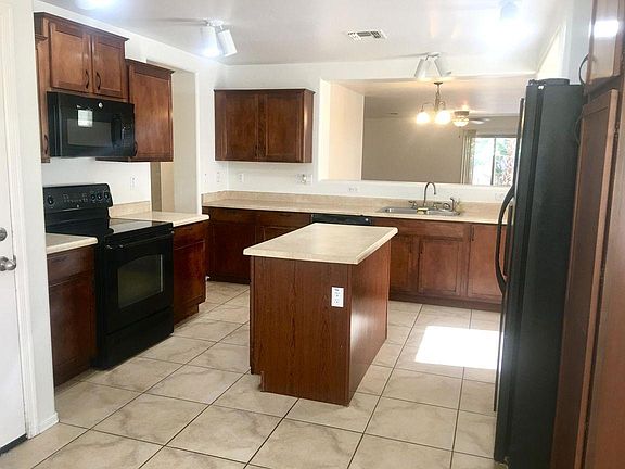 5th image of 1005 W Lindbergh Ave