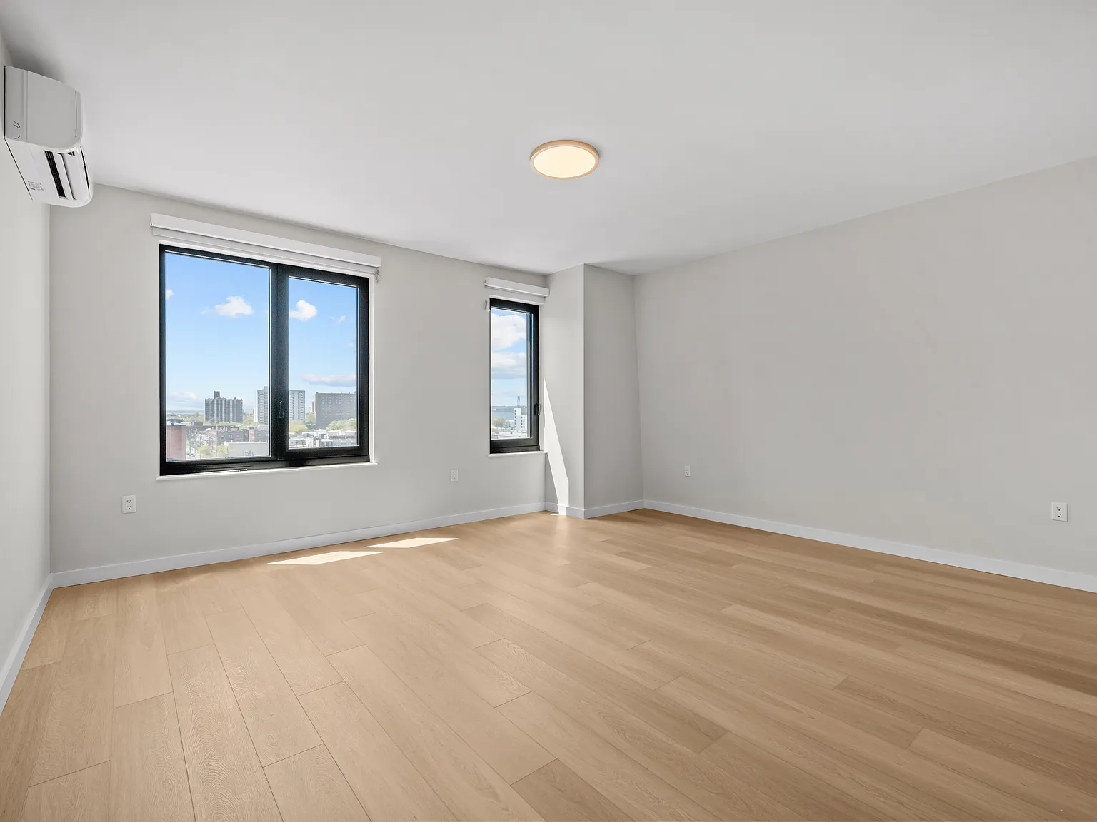 2905 West 17th Street — Photo 3