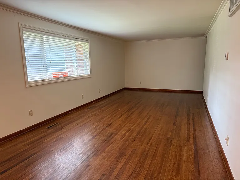 1140 Eastfield Rd — Photo 3