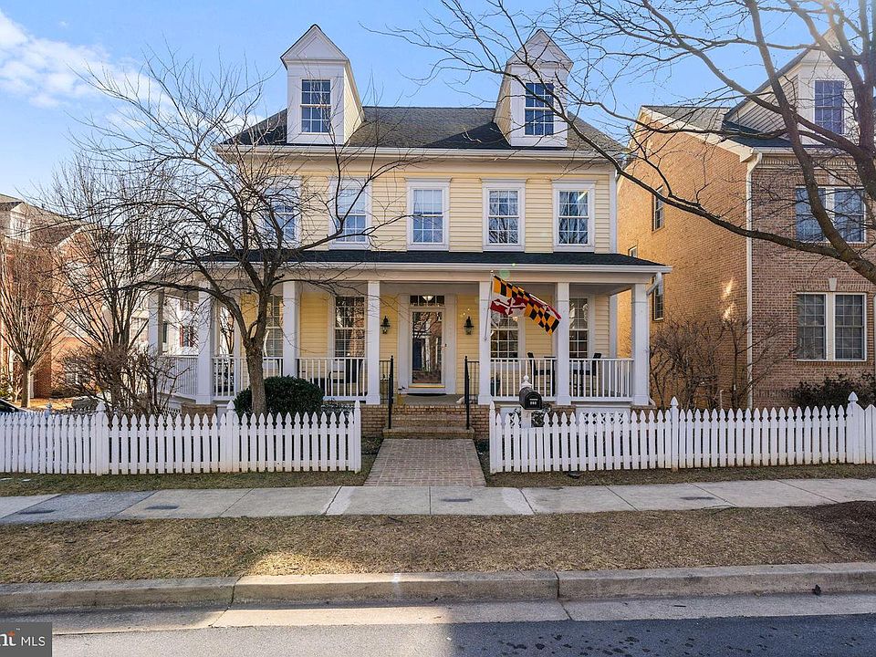 1st image of 808 Royal Cres