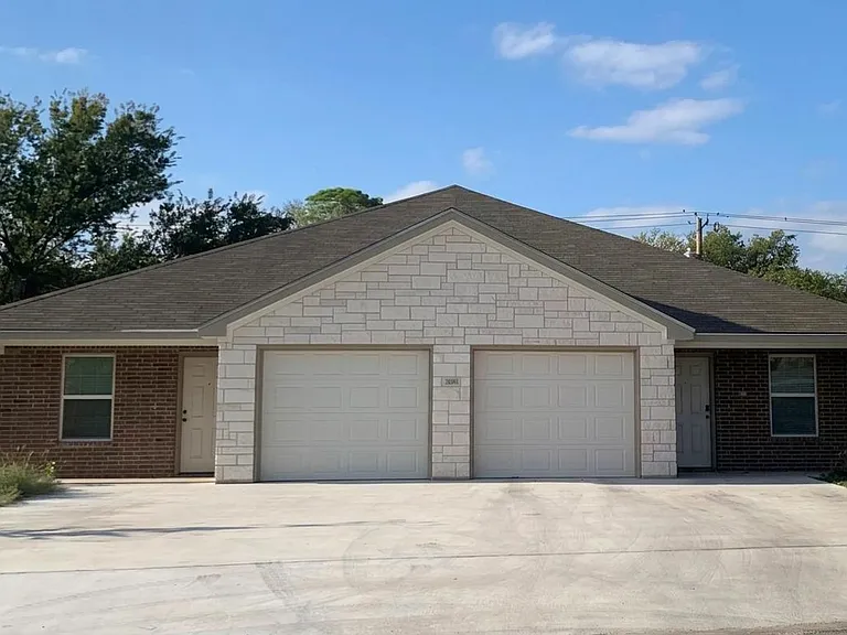 208 W Beeline Ln — Photo 1