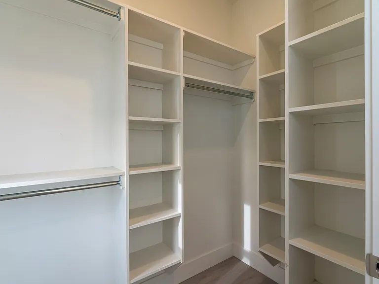172 Wentworth Dr — Photo 32