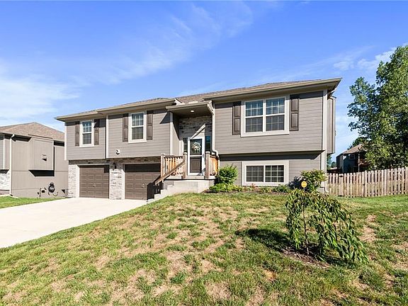 3rd image of 214 NE Greystone Way