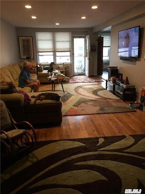1st image of 410 E Broadway #7W