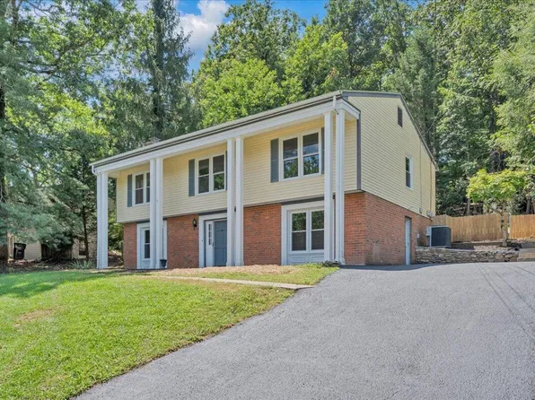 4005 Chaparral Dr, Roanoke, VA 24018