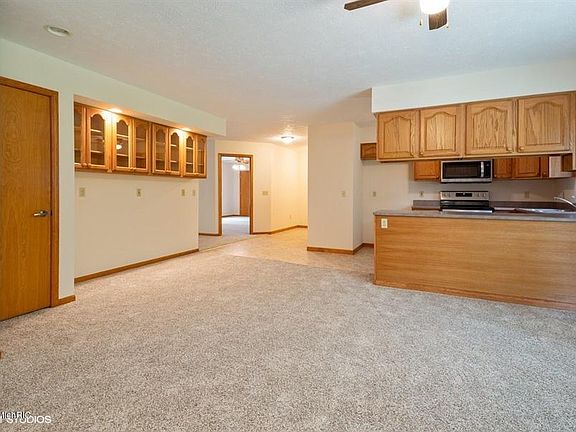 3rd image of 4636 Poplar Ln