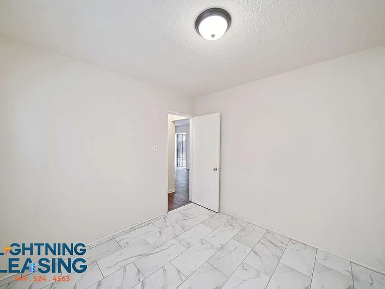 8633 Denver Ave #2 — Photo 9