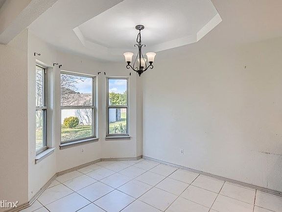 4th image of 201 Live Oak Ln