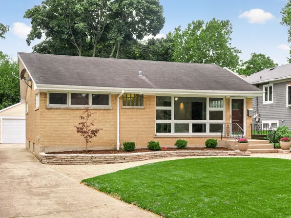 392 Windsor Ave, Glen Ellyn, IL 60137