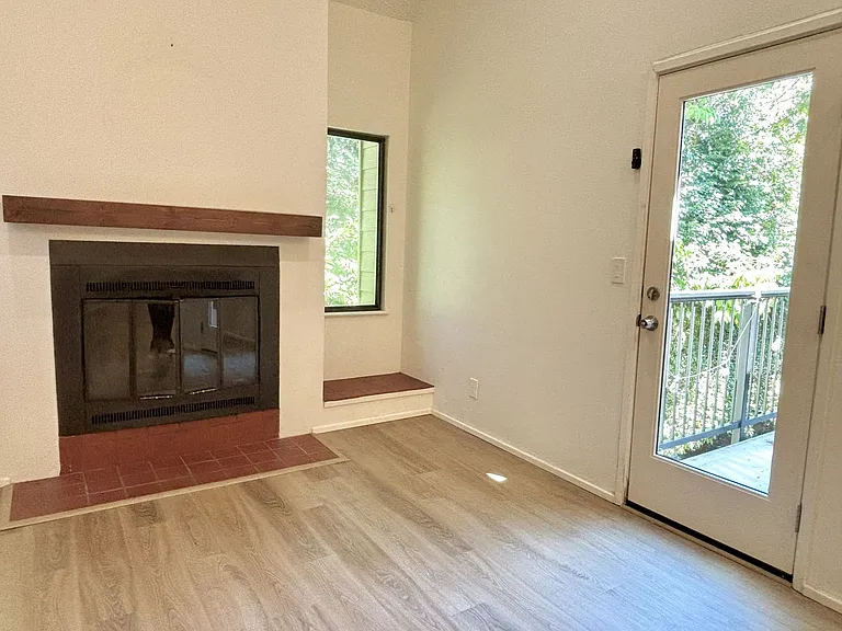 331 SE 146th Ave — Photo 6