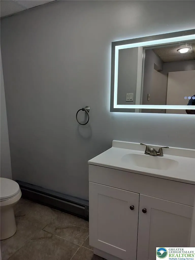3 bed, 1.0 bath, 3500 sqft, $1,350 — Photo 4