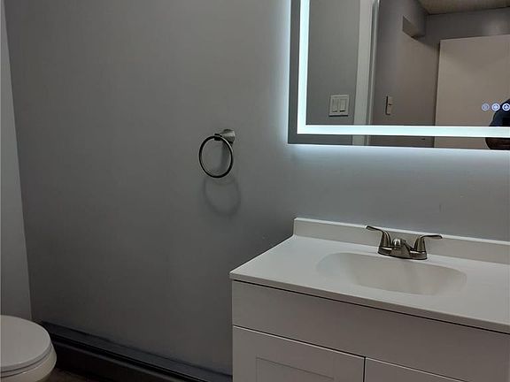 4th image of 141 Grove St #1