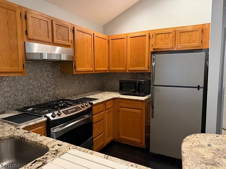 511 Chatfield Dr — Photo 6