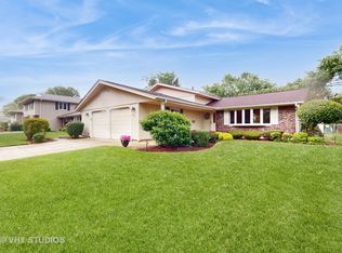323 S Salem Dr, Schaumburg, IL