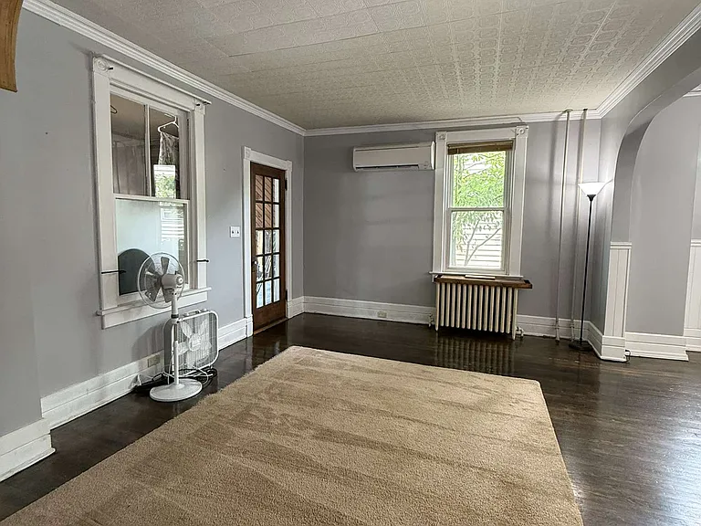 1507 Moore St — Photo 2