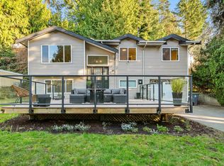 2722 Bayview St, Surrey, BC V4A 2Z4