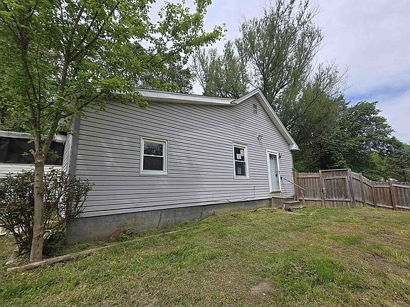 3rd image of 2271 Spring St