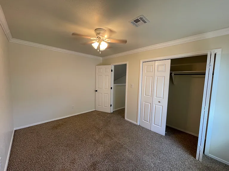 813 E Indianapolis St — Photo 30