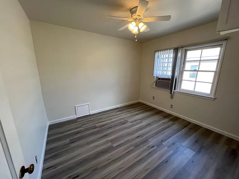 15155 Dickens St #1/2 — Photo 5
