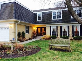 915 E Appletree Ln, Arlington Heights, IL
