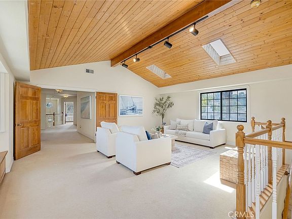 5th image of 563 36th St