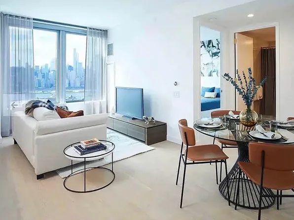 3 Court Sq, Long Island City, NY