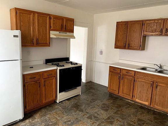 4th image of 1746 1/2 Center Ave NE