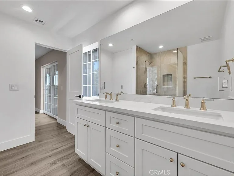 16385 Valencia Ave #3 — Photo 23
