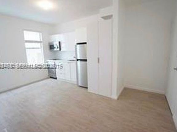 2nd image of 1611 Meridian Ave #28
