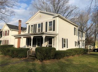 41 Summit St, Le Roy, NY 14482