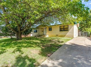 1721 Flemming Dr, Fort Worth, TX 76112