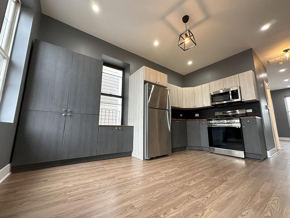 1st image of 2514 S California Ave Unit 3