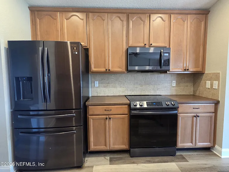 1912 Covemont Ct — Photo 8
