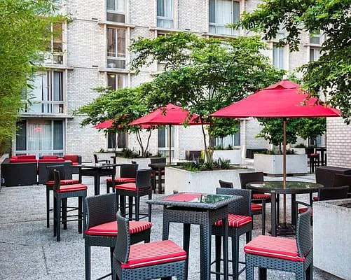 Courtyard w/ Grills