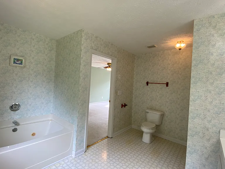 1188 Westchester Dr — Photo 34