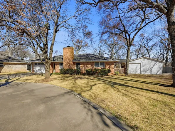 209 Modoc Trl, Lake Kiowa, TX 76240