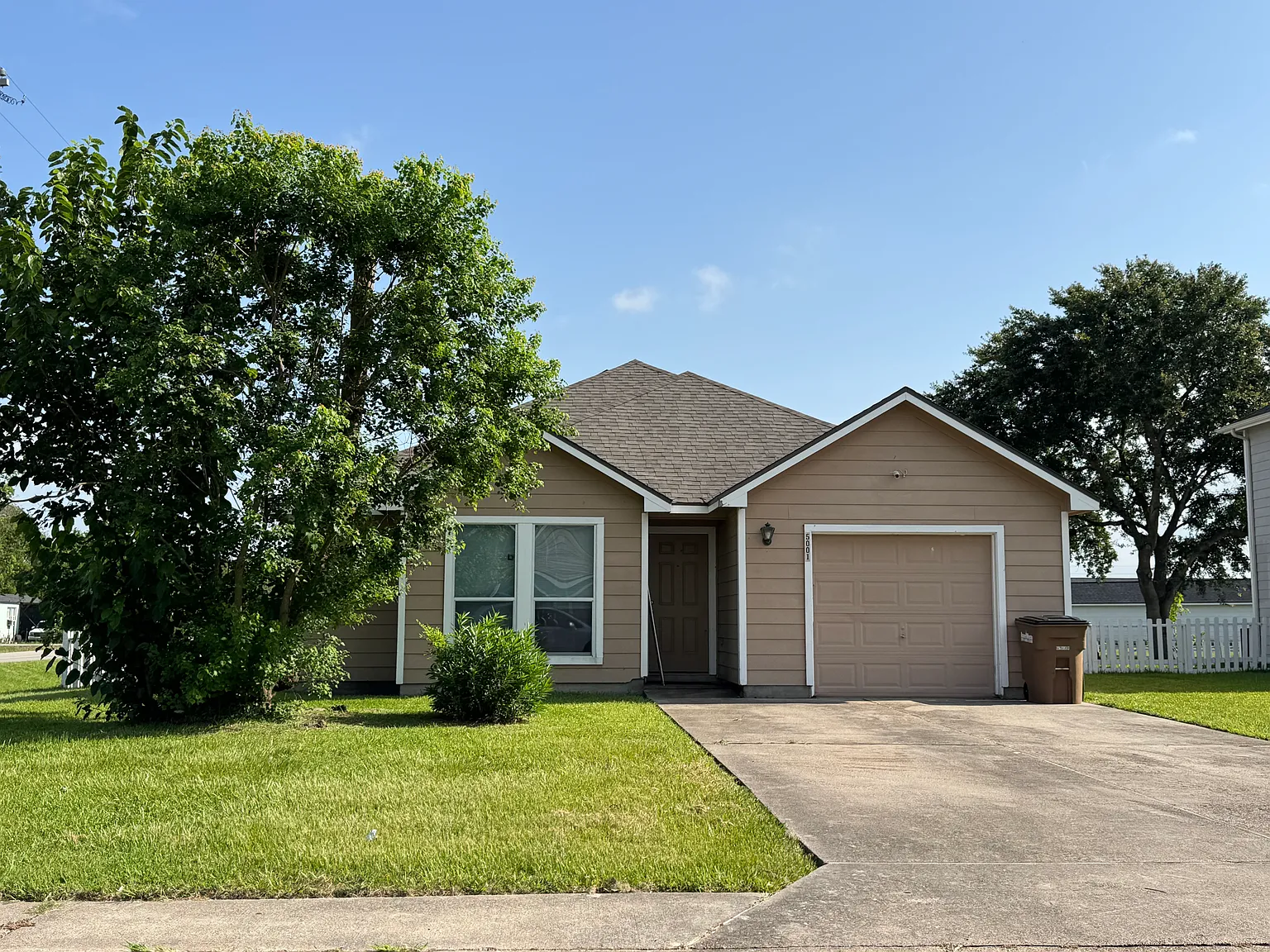 3 bed, 1439 sqft, $1,900 — Photo 2